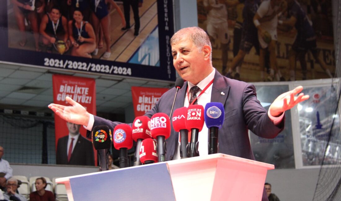 Cumhuriyet Halk Partisi'nin (CHP) İzmir 39. Olağan İl Kongresi'nde yaşanan