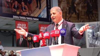 Cumhuriyet Halk Partisi'nin (CHP) İzmir 39. Olağan İl Kongresi'nde yaşanan