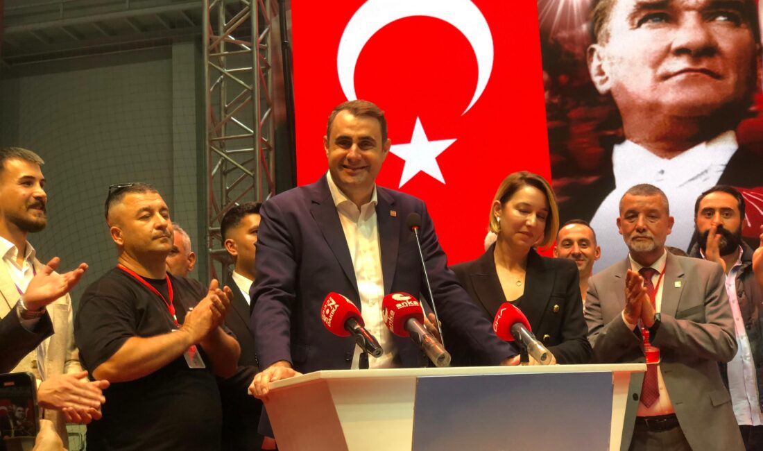 CHP İzmir İl Kongresi’nde kürsüde fenalaşarak yere yığılan İl Başkan