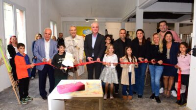 İzmir’de düzenlenen Rüya Şehitoğlu resim sergisi, yoğun katılımla gerçekleşti. 9