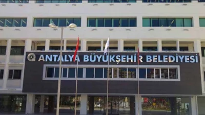 Antalya Büyükşehir Belediyesi’ne yönelik yürütülen rüşvet soruşturması kapsamında 6 kişi