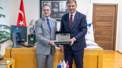 Avustralya İstanbul Başkonsolosu Tony Huber ve eşi, İzmir Büyükşehir Belediye