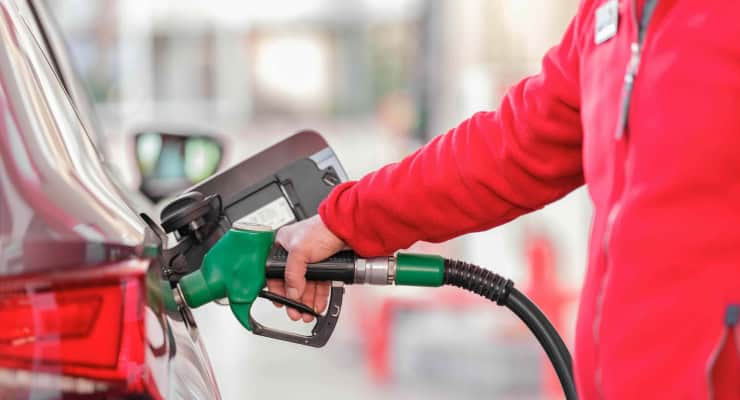 Brent petrol fiyatlarındaki dalgalanma ve döviz kurlarındaki değişimler sonrası benzine
