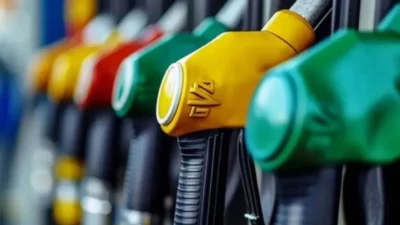 Brent petroldeki dalgalanma ve döviz kurundaki artış, akaryakıt fiyatlarına bir