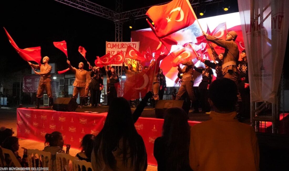 Bergama Ayaskent’te “Cumhuriyet Her Yerde” coşkusu İzmir Büyükşehir Belediyesi’nin etkinliği Bergama’da renkli gösteriler, konserler ve çocuk