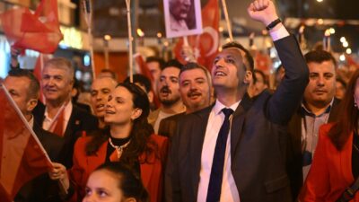 Cumhuriyetin 102. yılı Bornova’da binlerce vatandaşın kortej yürüyüşü ve Sevcan