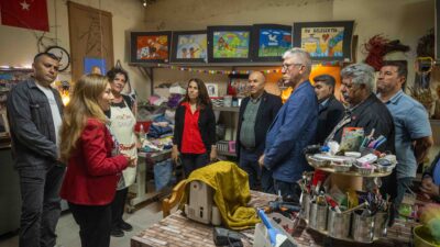 Bornova Belediyesi, muhtarlara atık ayrıştırma, kompost yapımı ve karbon ayak