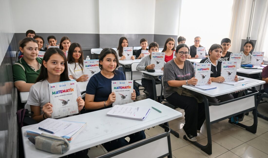 Bornova Belediyesi’nin eğitim merkezi BELGEM, 2 bin öğrenciye kaynak kitap,