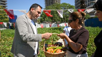 Bornova Kent Bostanları’nda 481 kadın, kendi ürünlerini yetiştirip hem doğayla