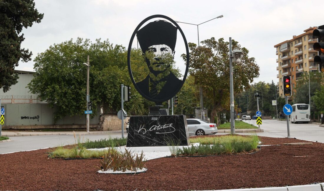 Buca Belediyesi, parkları daha güvenli ve estetik hale getirirken, su