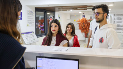 Buca Belediyesi’nin Tarık Akan ve Işılay Saygın Gençlik Merkezleri, üniversite