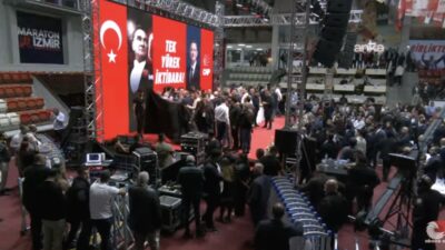 CHP İzmir İl Başkan adayı Çağatay Güç, kongrede yaptığı konuşma