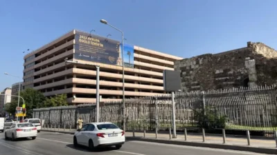 İzmir’in merkezindeki önemli noktalardan biri olan Çankaya Katlı Otopark ve