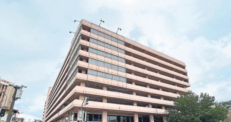 İzmir Büyükşehir Belediye Başkanı Cemil Tugay, Çankaya Katlı Otoparkı’yla ilgili