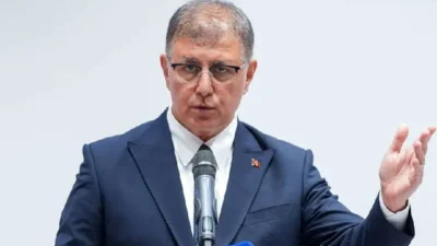 İzmir Büyükşehir Belediye Başkanı Cemil Tugay, AK Parti’ye geçeceği yönündeki