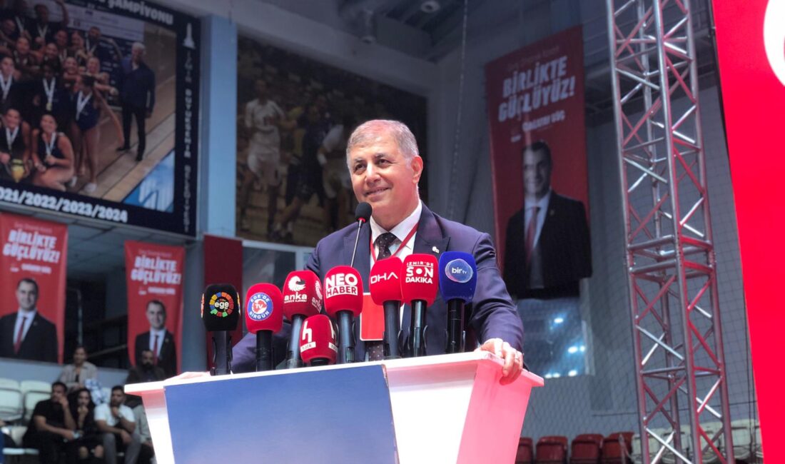 Cemil Tugay, CHP İzmir İl Kongresi’nde yaptığı duygusal konuşmada birlik,