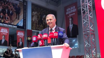 CHP İzmir İl Kongresi’nin yankıları henüz dinmedi. Salondaki hava, parti