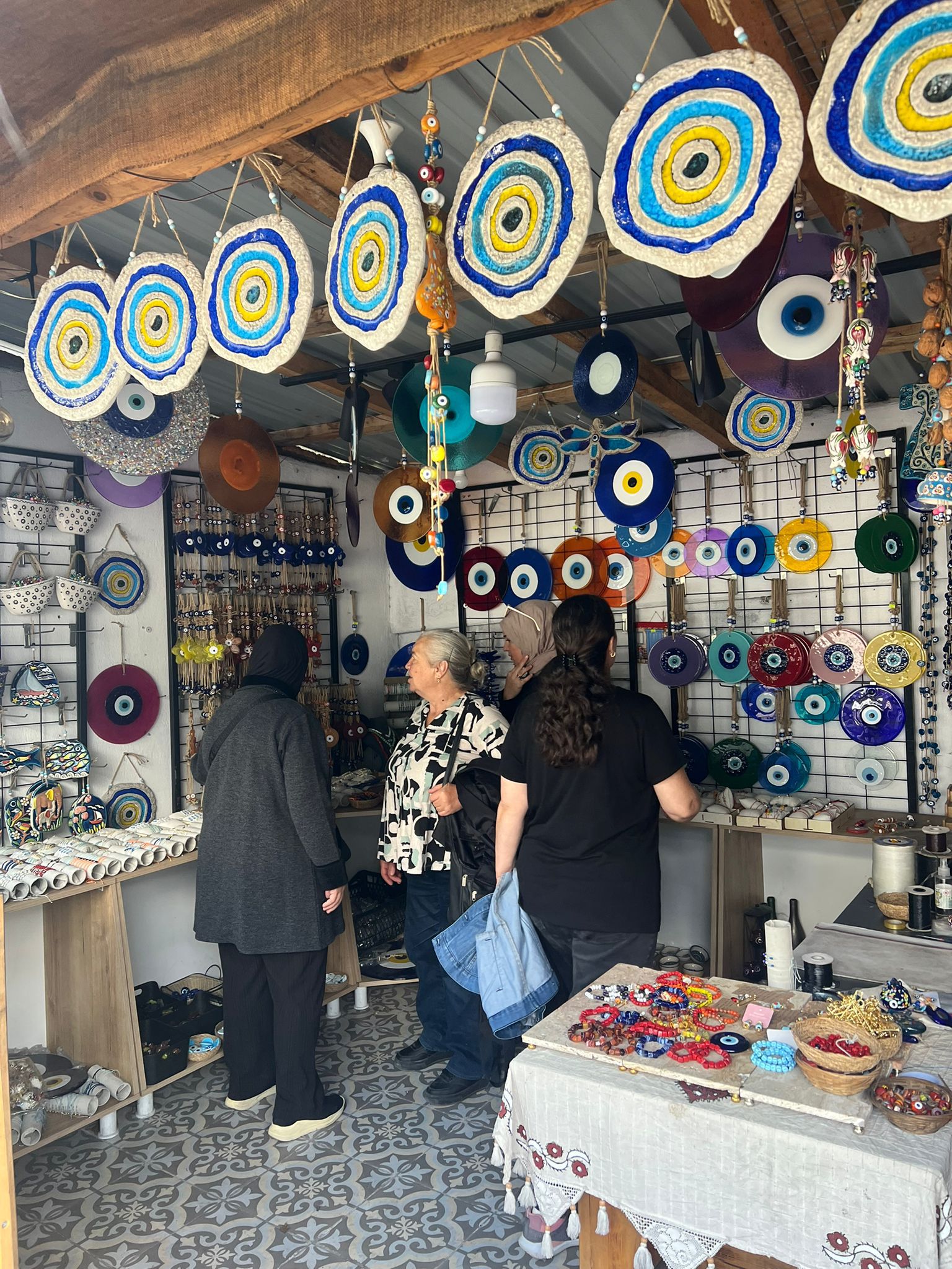 Çiğli Belediyesi’nin kadınlara özel kültürel gezisi Nazarköy’de devam etti. El