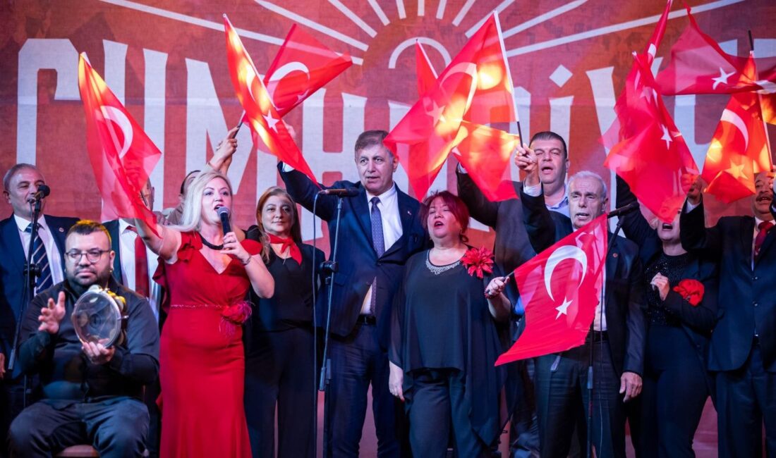 Tugay: Bayramları kutlamak en çok bu şehre yakışır İzmir Büyükşehir Belediyesi’nin “Cumhuriyet Her Yerde” etkinlikleri Selçuk’un Belevi Mahallesi’nde