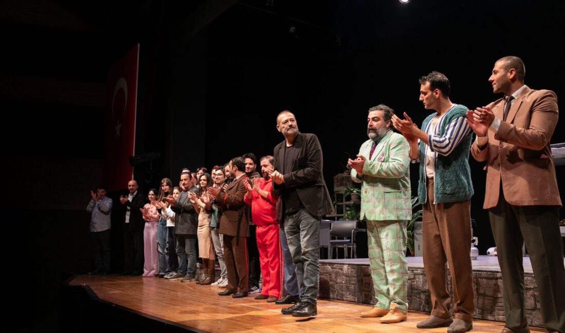 İzBBŞT, Karşıyaka Hikmet Şimşek Sanat Merkezi'nde sahnelediği “Çok Tuhaf Soruşturma”
