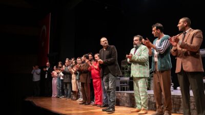 İzBBŞT, Karşıyaka Hikmet Şimşek Sanat Merkezi'nde sahnelediği “Çok Tuhaf Soruşturma”