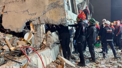 Kocaeli’nin Gebze ilçesinde çöken 7 katlı Aslan Apartmanı’ndan 19 saat