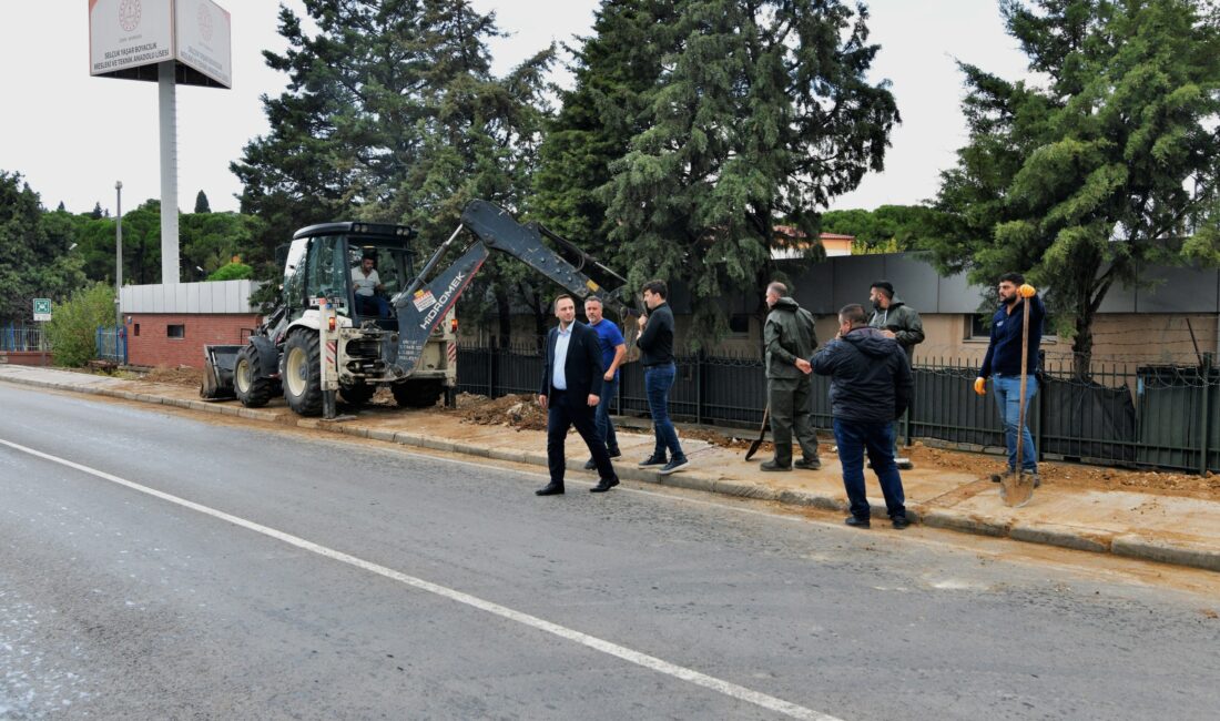 Bornova Belediyesi, okul çevrelerinde yol ve kaldırım düzenlemeleriyle öğrenci güvenliğini