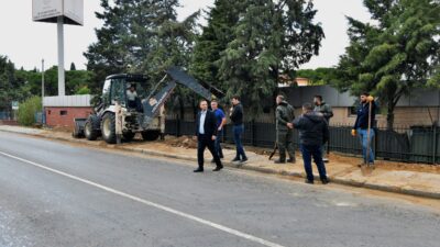 Bornova Belediyesi, okul çevrelerinde yol ve kaldırım düzenlemeleriyle öğrenci güvenliğini