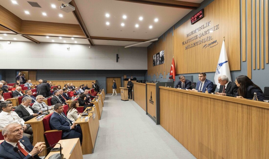 CHP İzmir’de ‘Güç’ birliği buluşması: “İzmir’i omuz omuza aydınlık yarınlara taşıyacağız” CHP İzmir İl Başkanı Çağatay Güç, partili belediye başkanları ve