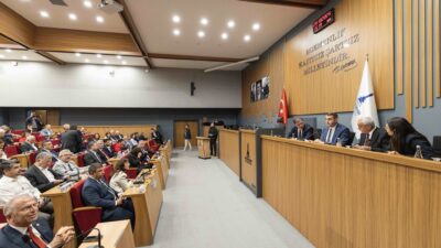 CHP İzmir İl Başkanı Çağatay Güç, partili belediye başkanları ve