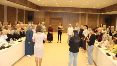 Batman ve Gaziantep’te düzenlenen atölyelerle kadınlar, kendi dillerinde sağlık bilgilerini