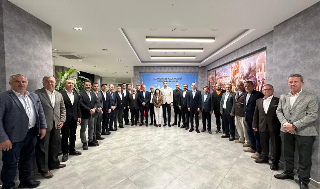 Çağatay Güç’ten ilçe başkanları ile zirve CHP İzmir İl Başkanı Çağatay Güç, ilçe başkanlarıyla ilk toplantısında