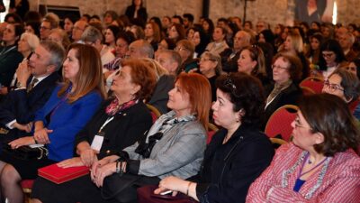 İzmir Büyükşehir Belediyesi ve Ege Geriatri Derneği iş birliğiyle düzenlenen