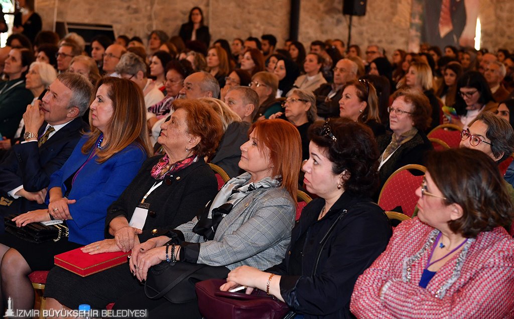İzmir Büyükşehir Belediyesi ve Ege Geriatri Derneği iş birliğiyle düzenlenen
