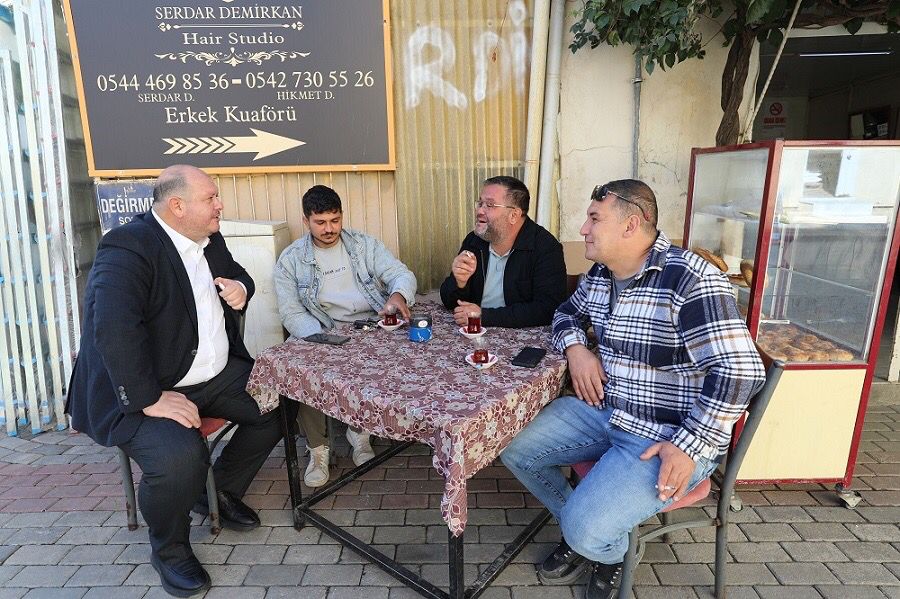 Menderes Belediye Başkanı İlkay Çiçek, ilçedeki esnafı ziyaret ederek talepleri
