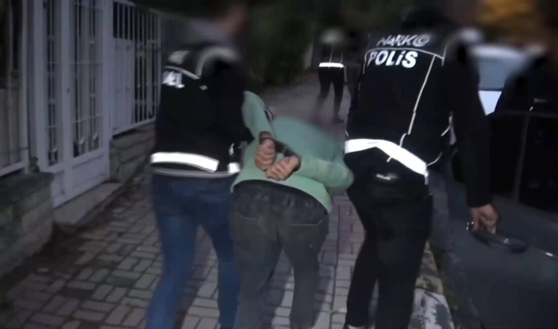 İstanbul’un üç ilçesinde düzenlenen eş zamanlı operasyonlarda milyonlarca uyuşturucu hap