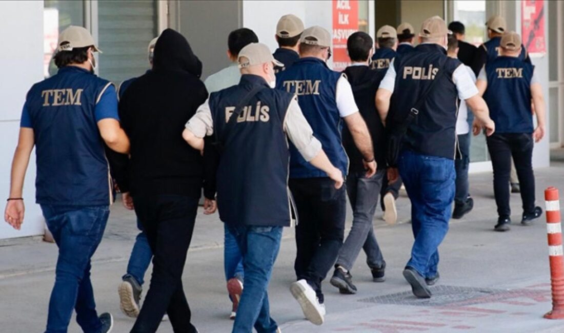 FETÖ’nün hücre yapılanmalarına yönelik yürütülen soruşturma kapsamında İzmir’in de aralarında