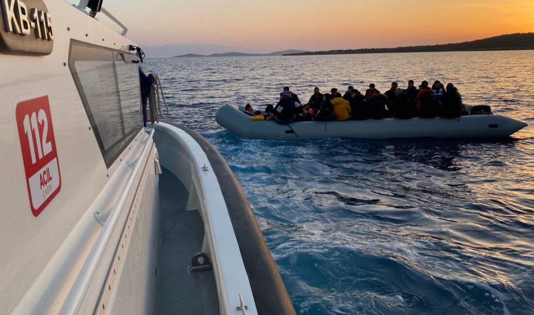 İzmir açıklarında can pazarı: 43 göçmen kurtarıldı Karaburun açıklarında motor arızası nedeniyle sürüklenen lastik bottaki 43 düzensiz