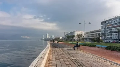 İzmir yeni haftaya parçalı bulutlu ve ılık bir havayla giriyor.