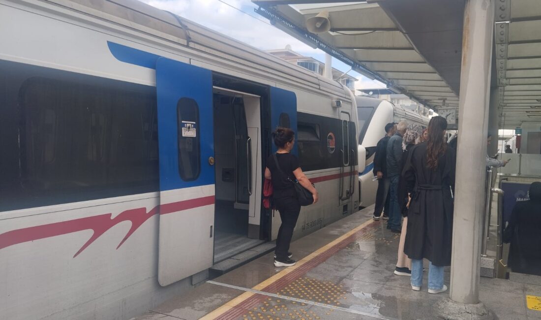 İzmir’de bugün etkili olan sağanak yağış sonrası İZBAN’da yaşanan sinyalizasyon