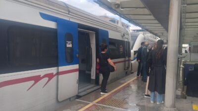 İzmir’de bugün etkili olan sağanak yağış sonrası İZBAN’da yaşanan sinyalizasyon