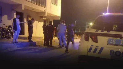 Şehzadeler ilçesinde baba ile oğlu arasında çıkan tartışma kanlı bitti.