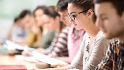 İzmir Büyükşehir Belediyesi, ihtiyaç sahibi üniversite öğrencileriyle gönüllü destekçileri buluşturuyor.