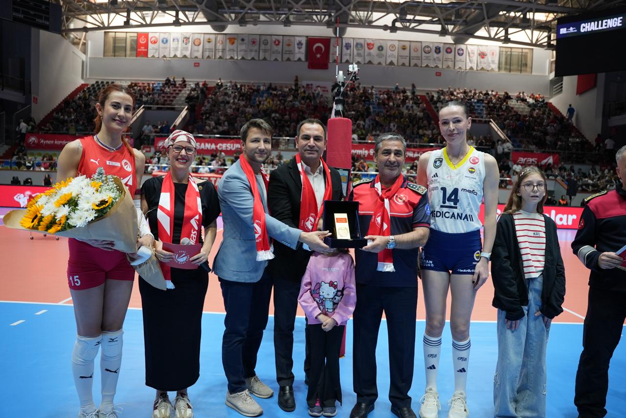 Vodafone Sultanlar Ligi’nin ilk haftasında Fenerbahçe ile karşılaşan Aras Spor