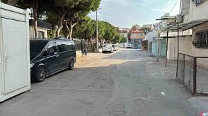 İzmir’de eski eş dehşeti: Bıçaklı saldırgan tutuklandı Buca’da eski eşini bıçaklayarak yaralayan M.O. tutuklandı. Kıskançlık nedeniyle saldırıyı