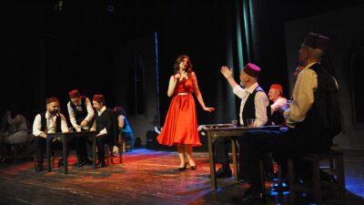 Karşıyaka Belediye Tiyatrosu, 2025-2026 sezonunu 4 Ekim’de perdelerini açarak başlatıyor.