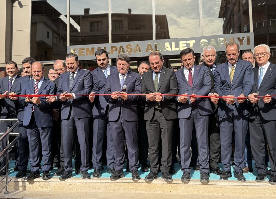 Yılmaz Tunç İzmir Kemalpaşa’da Adalet binasını açtı Adalet Bakanı Yılmaz Tunç, Kemalpaşa Adalet Binası’nın açılışını yaparken, Aliağa