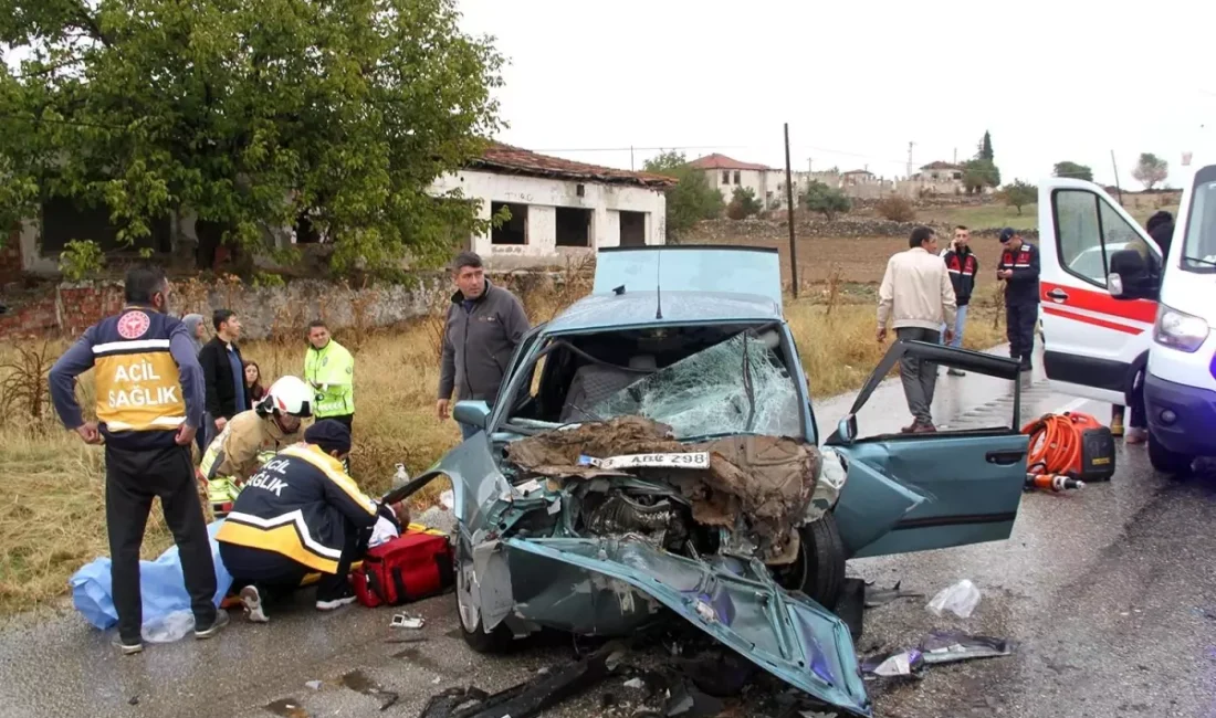 Manisa Kula’da otomobilin kamyonete arkadan çarpması sonucu 1 yaşındaki Asel