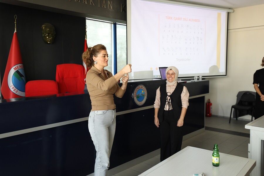 İzmir Büyükşehir Belediyesi'nin desteğiyle başlatılan eğitim programı kapsamında Menderes Belediyesi