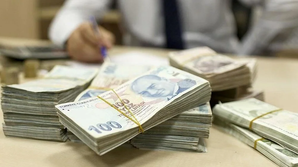 Bankalar faizi yükseltti: Mevduat getirileri enflasyonun üstünde Türkiye Cumhuriyet Merkez Bankası politika faizini yüzde 39,5’e düşürürken, bankalar